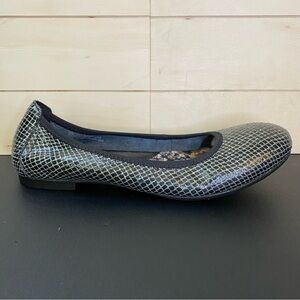 Born Julianne Ballet Flats Women's Size 7 M Shoes Black Silver Snakeskin Slip-On
